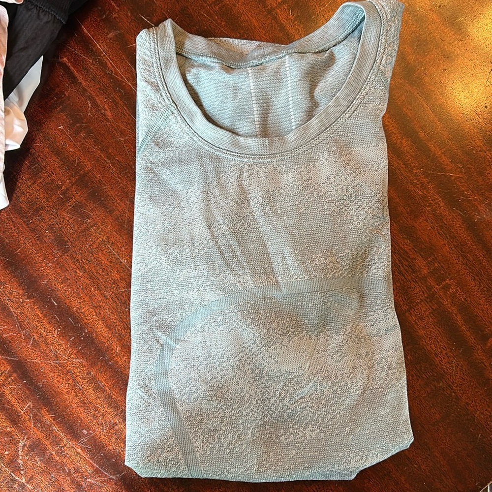Lululemon T shirt